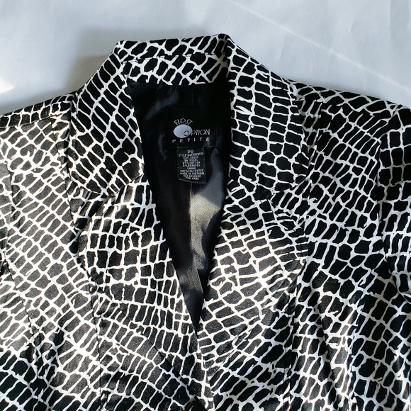 First Option black and white button down blouse - Picture 5 of 6